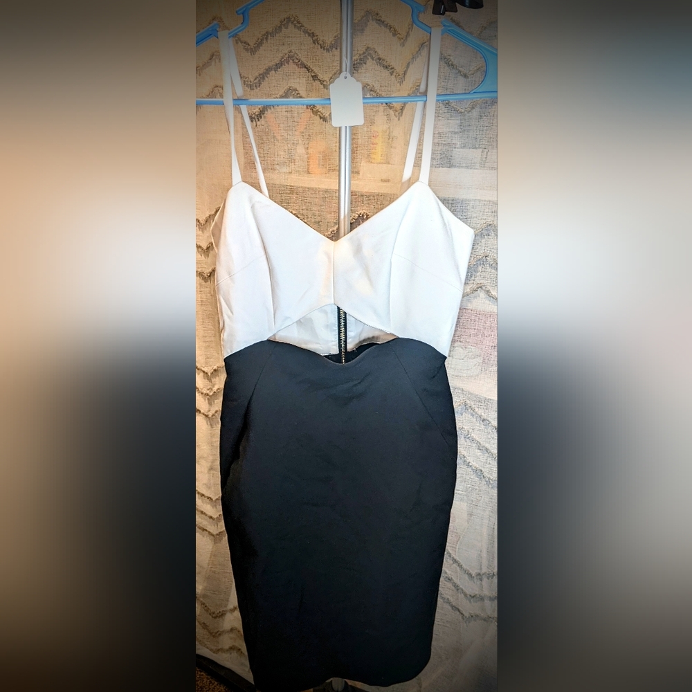 French Connection Size 4 Black And White Dress With Eye Shape Cut Out